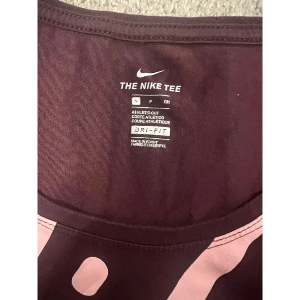 Nike women’s scoop tee small